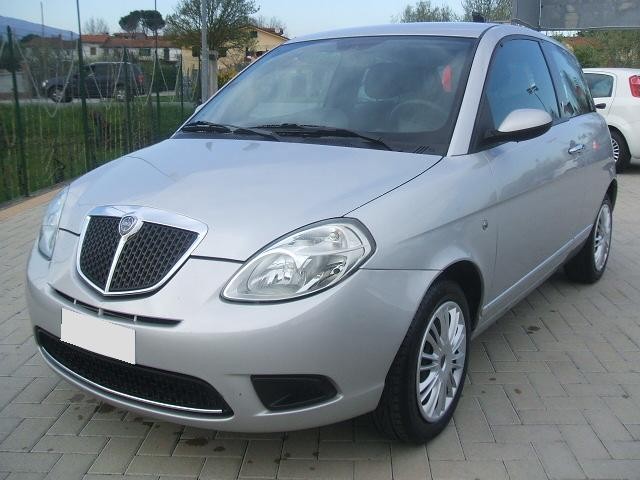  8800,00 COMPRESA IVA DETRAIBILE DEL 20%,PASSAGGIO DI PROPRIETA', 5 GIORNI DI ASSICURAZIONE 1 ANNO DI GARANZIA CSA AUTO OPPURE  215,00 IN 60 MESI LANCIA YPSILON 1.2 ORO FULL OPTIONALS CON CLIMA CD ABS AIRBAG
