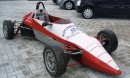  6000,00 FORMULA PANDA MOTORE E CAMBIO FIAT A CARBURATORE ( WEBERTIPO 32\20)  CERTIFICATO ORIGINALE PER LE VETTURE CATEGORIA II  FRENI A DISCO CIRCUITO FRENANTE IDRAULICO  PASSAPORTO TECNICO N.02726 CERTIFICATO D'ORIGINE N.033
